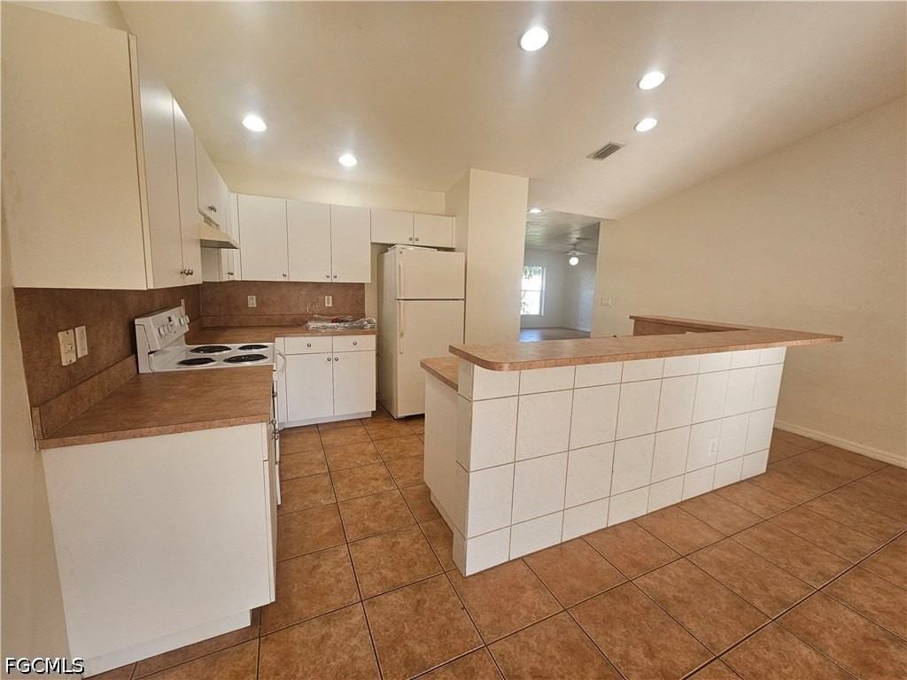 4526 Santa Barbara Blvd - Photo 6 of 22