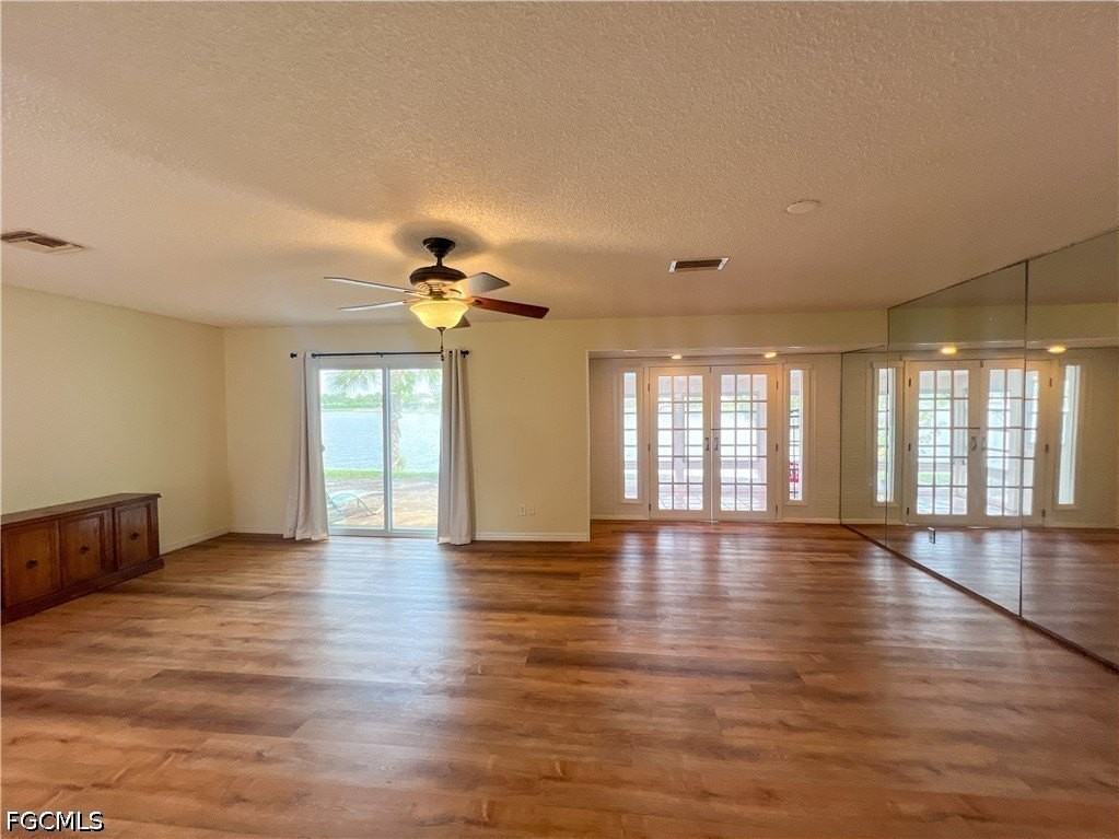 4305 Island Cir #4 - Photo 3 of 32