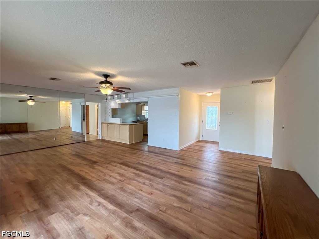 4305 Island Cir #4 - Photo 4 of 32