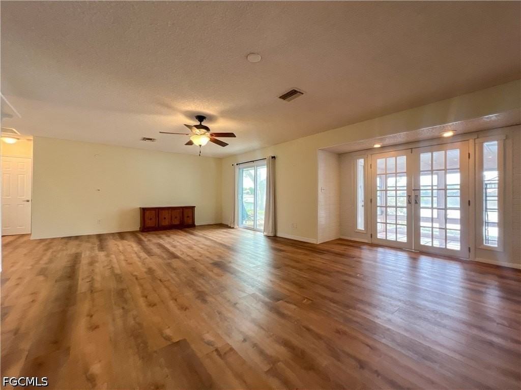 4305 Island Cir #4 - Photo 5 of 32