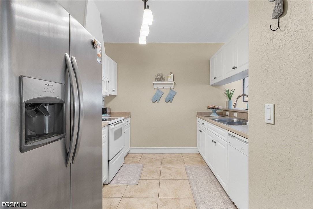 4546 Se 6th Pl #D - Photo 5 of 35