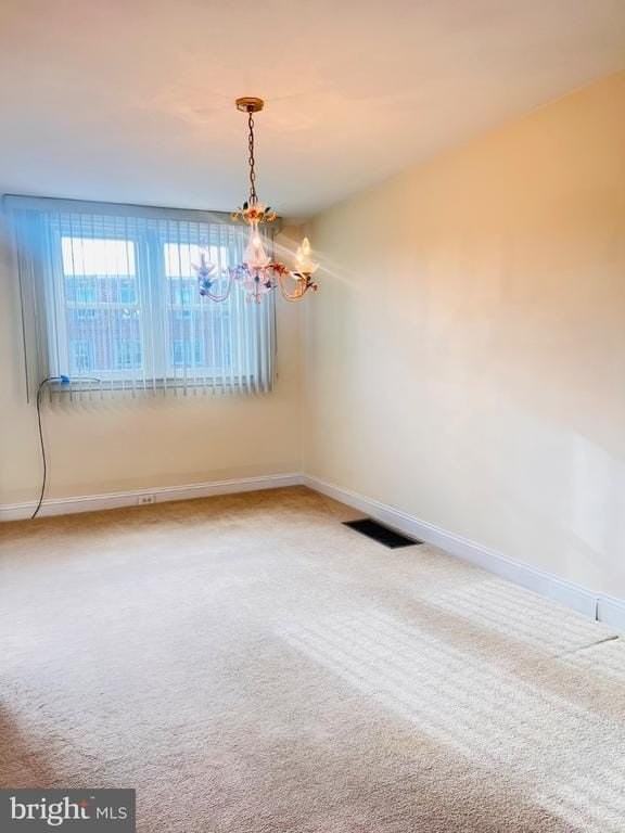 286 N Oak Ave - Photo 4 of 9