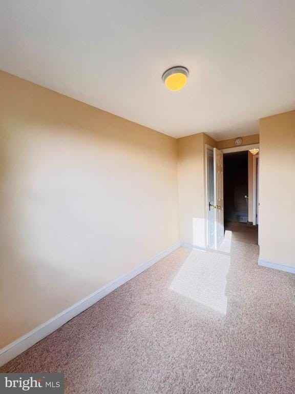 286 N Oak Ave - Photo 6 of 9