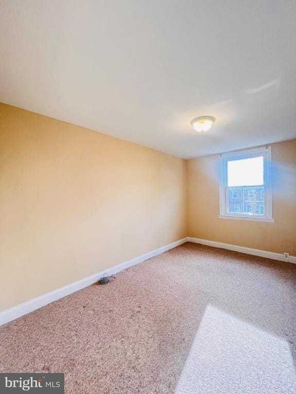 286 N Oak Ave - Photo 7 of 9