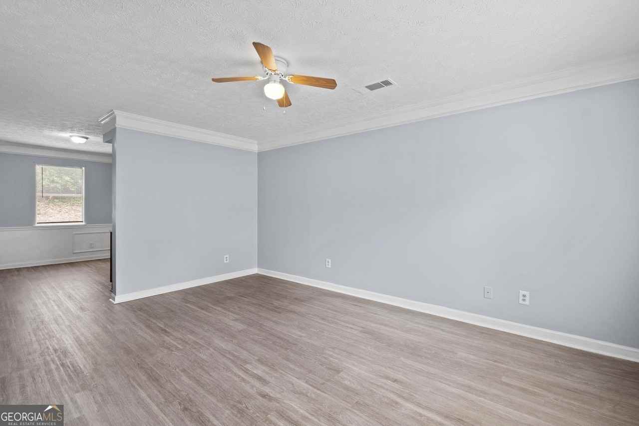358 N 19th St #E - Photo 4 of 19
