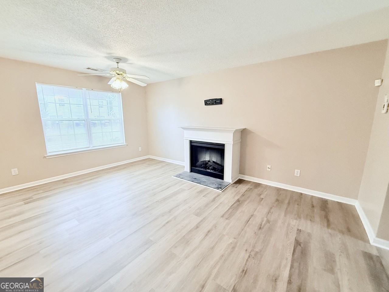 7234 April Ct - Photo 2 of 11