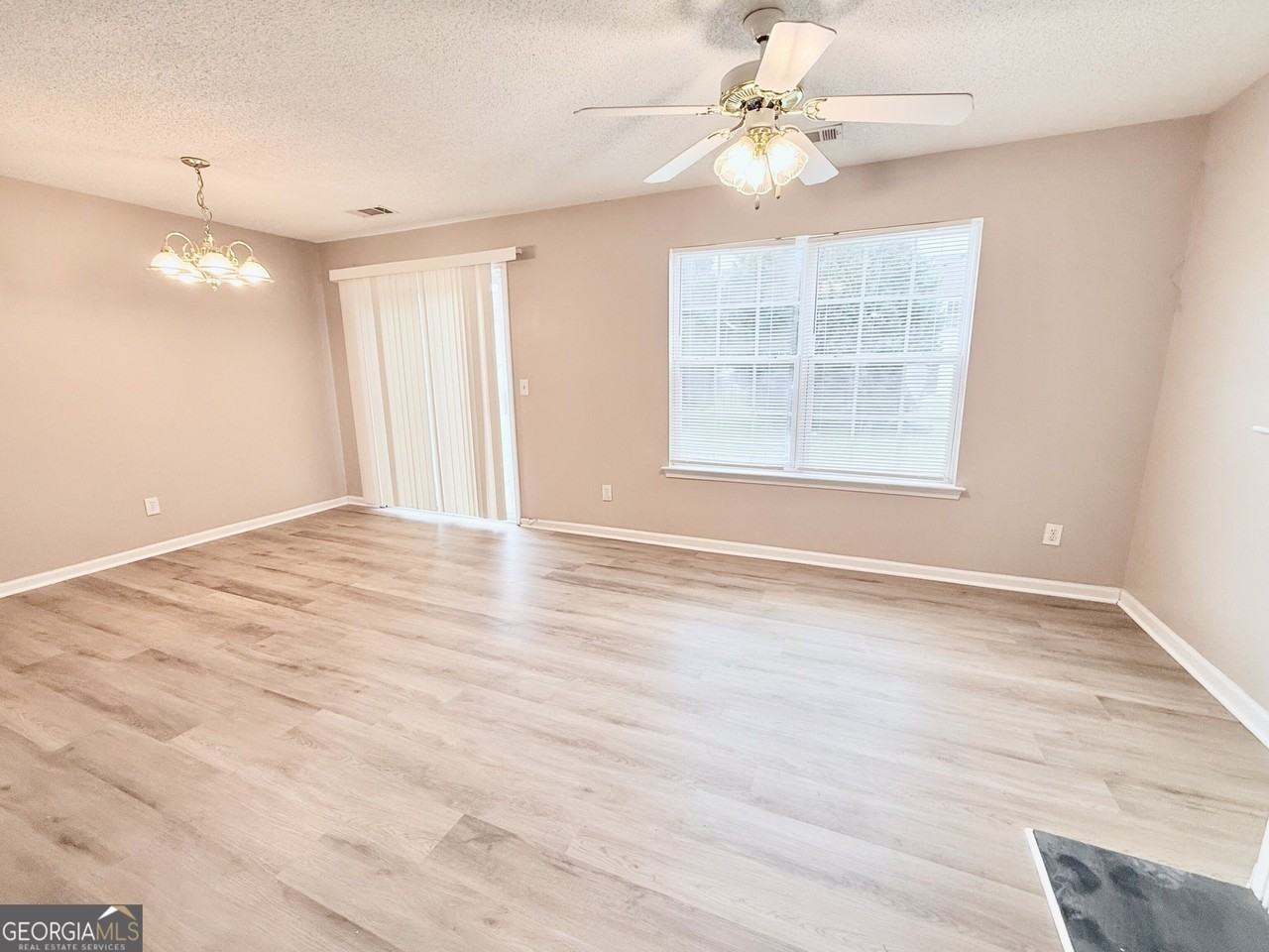 7234 April Ct - Photo 5 of 11