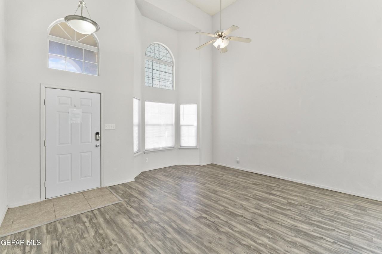 10799 Walden Pond St - Photo 4 of 35