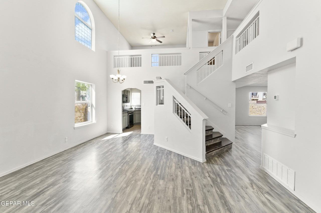 10799 Walden Pond St - Photo 5 of 35