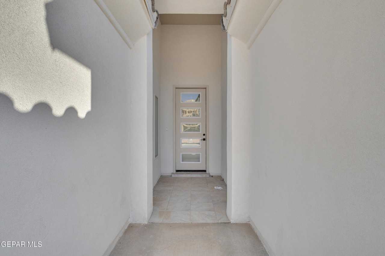 12716 Middlesbrough Ave - Photo 3 of 22