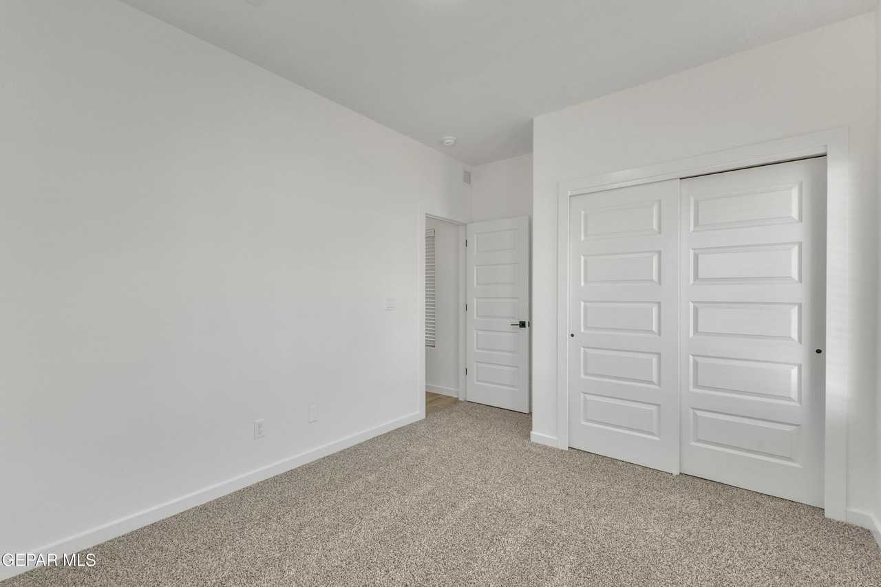 12716 Middlesbrough Ave - Photo 7 of 22