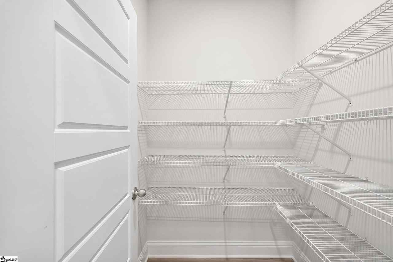 1043 Appalachian Dr - Photo 7 of 34