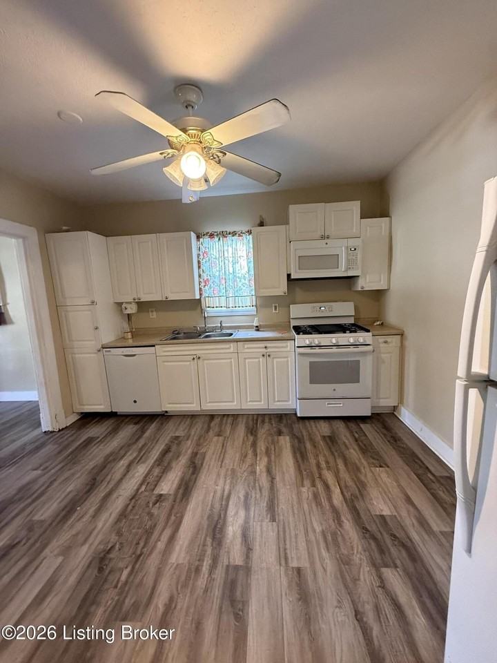 512 Camden Ave - Photo 5 of 11