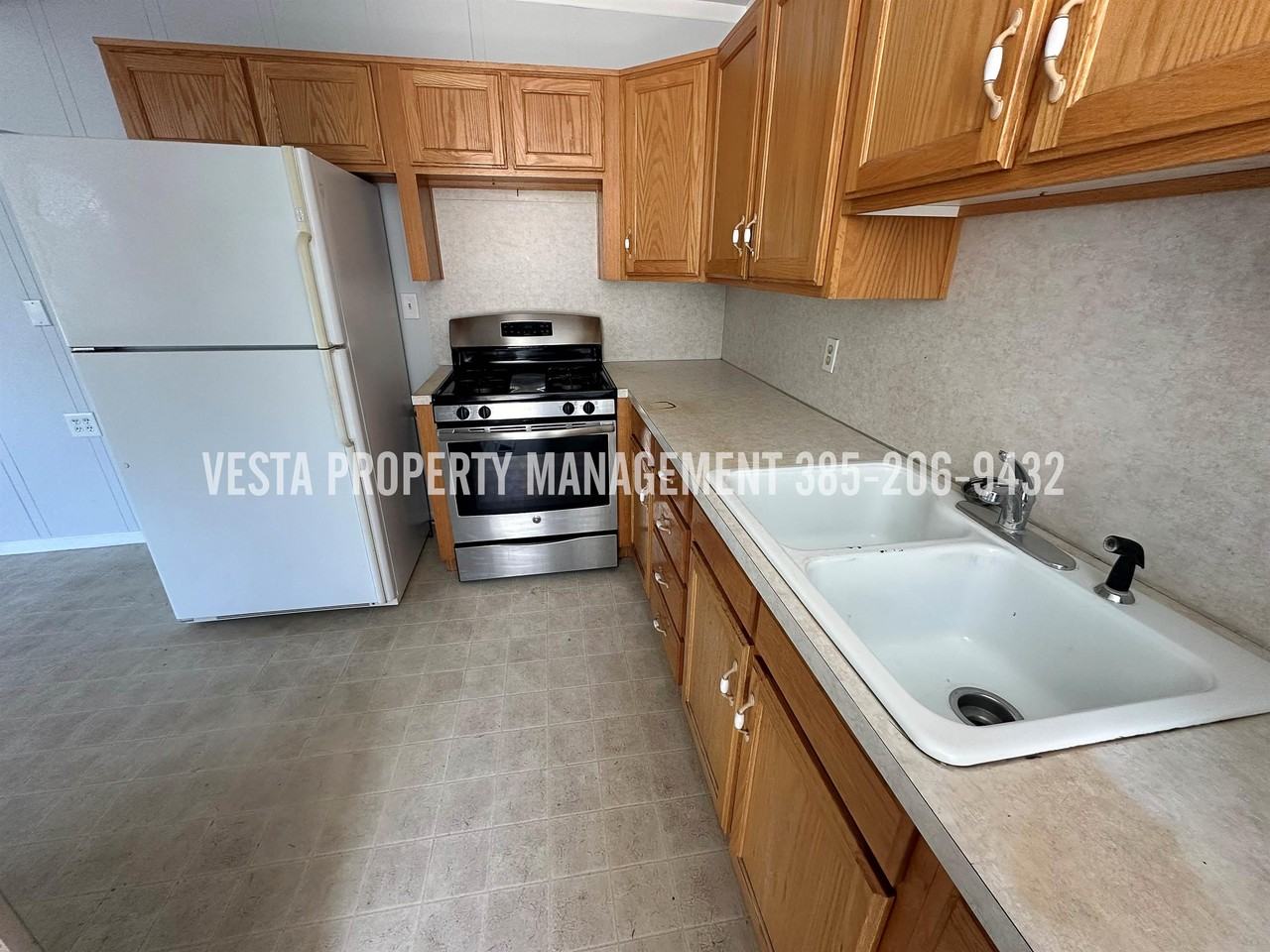 475 E 22nd St #475WEST - Photo 5 of 9