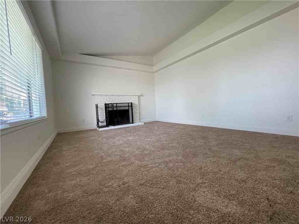 314 Tamarack Dr - Photo 5 of 27