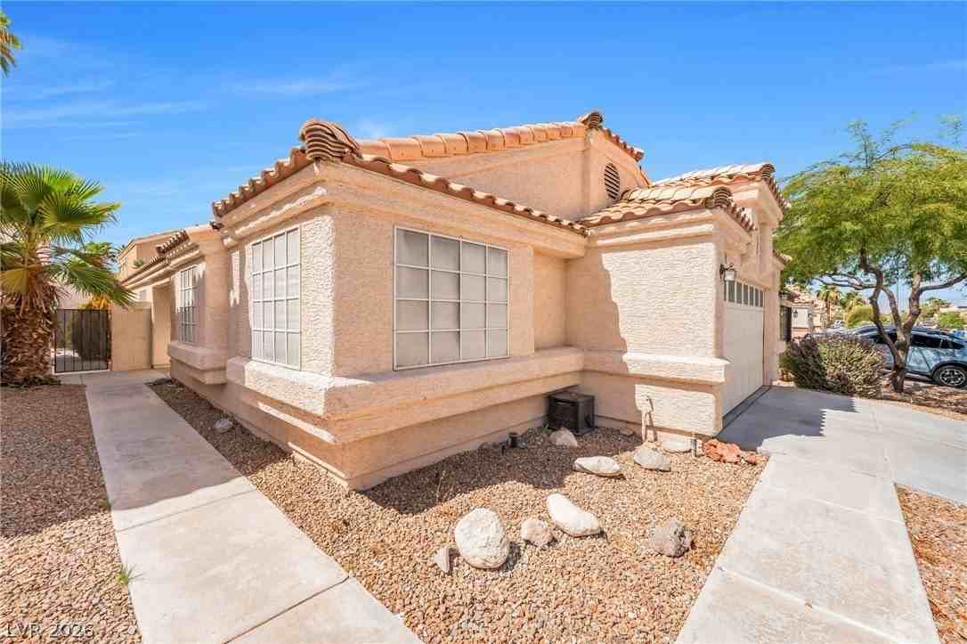1401 Pacific Terrace Dr - Photo 2 of 25