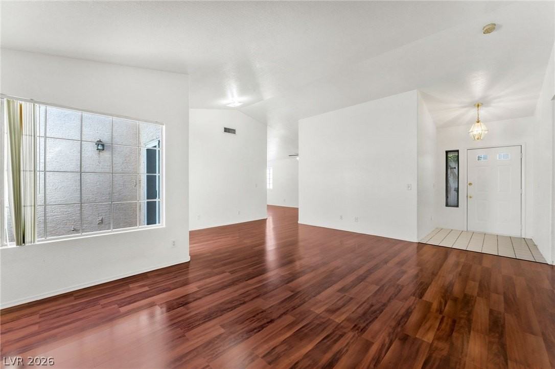 1401 Pacific Terrace Dr - Photo 3 of 25