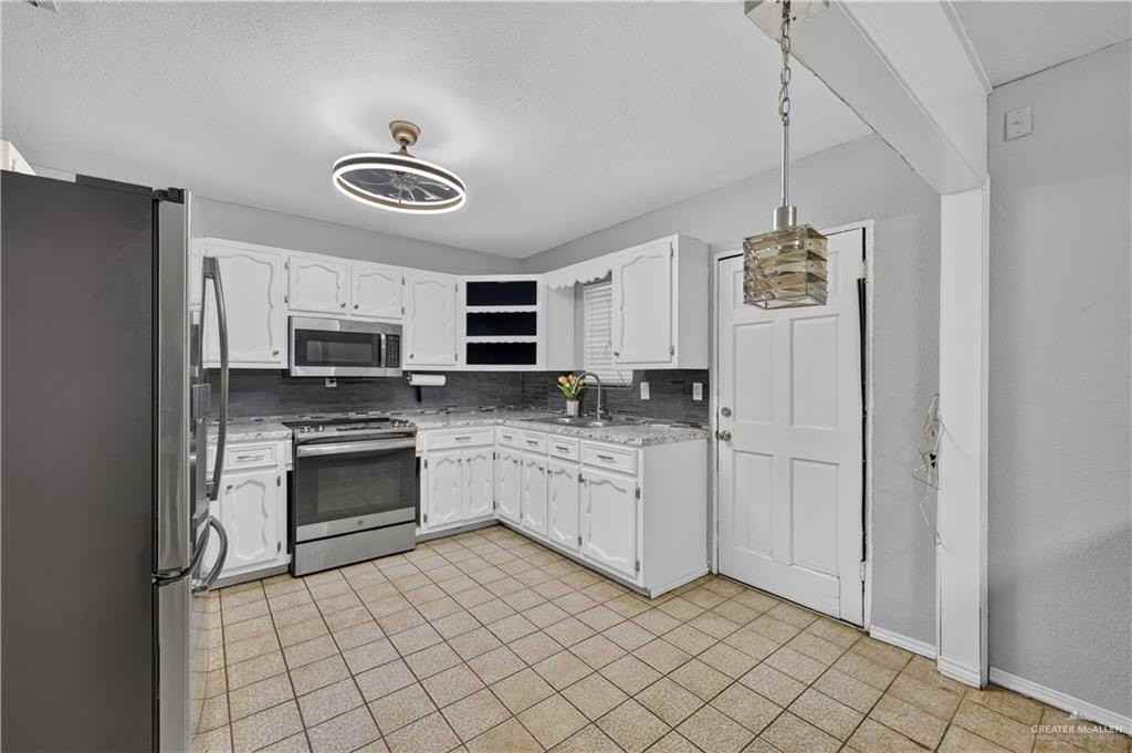 3111 E Monroe Ave - Photo 4 of 18