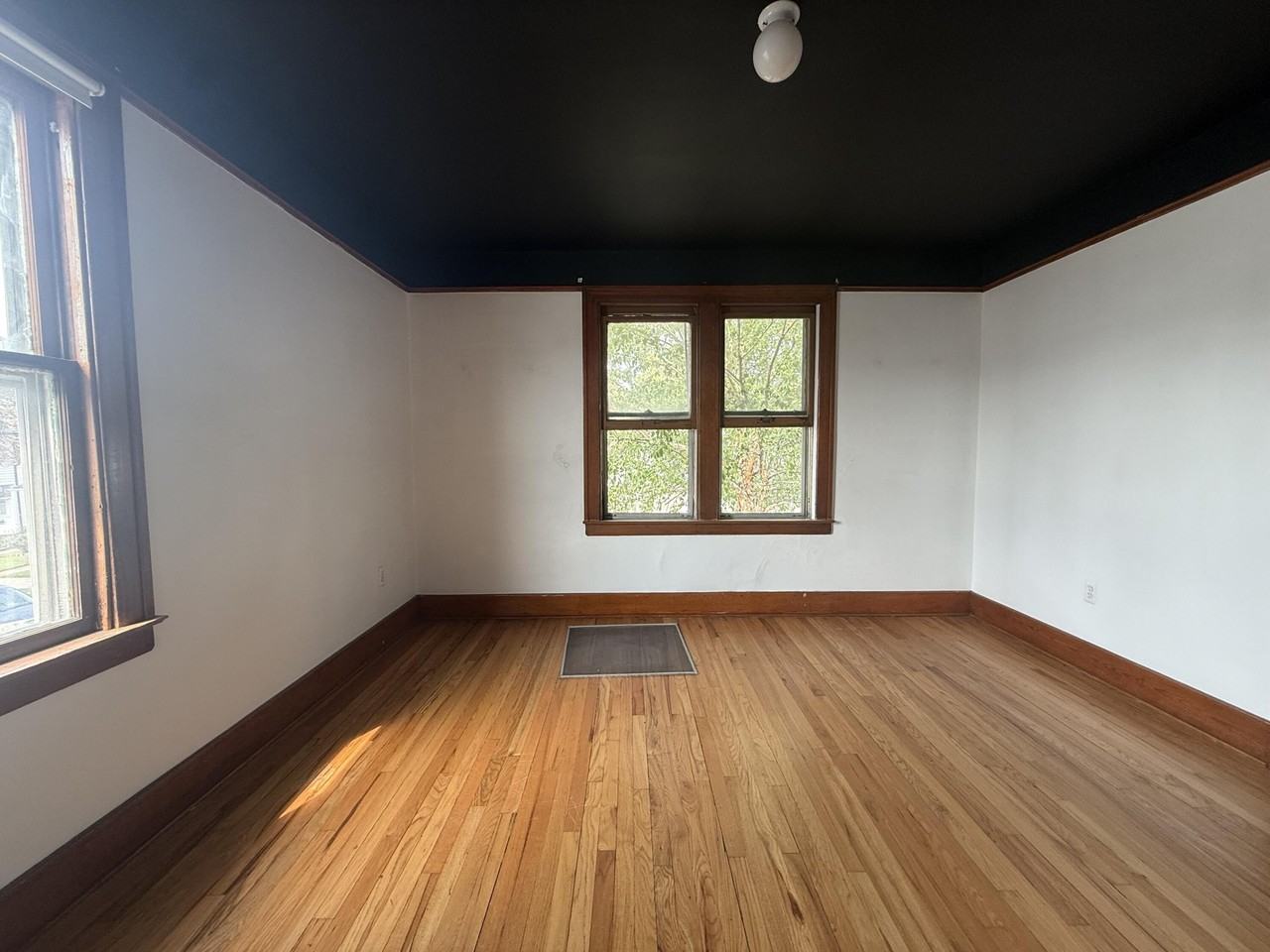 2600 Belmont St - Photo 3 of 7