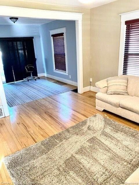 702 S Altadena Ave - Photo 5 of 16