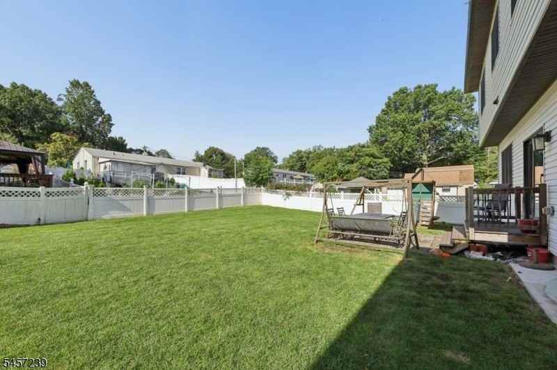 16 Stuyvesant Ct - Photo 3 of 30