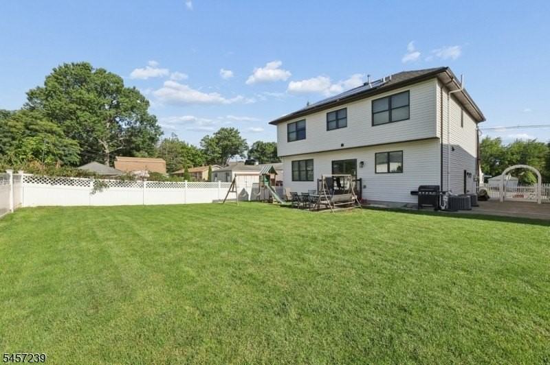 16 Stuyvesant Ct - Photo 4 of 30