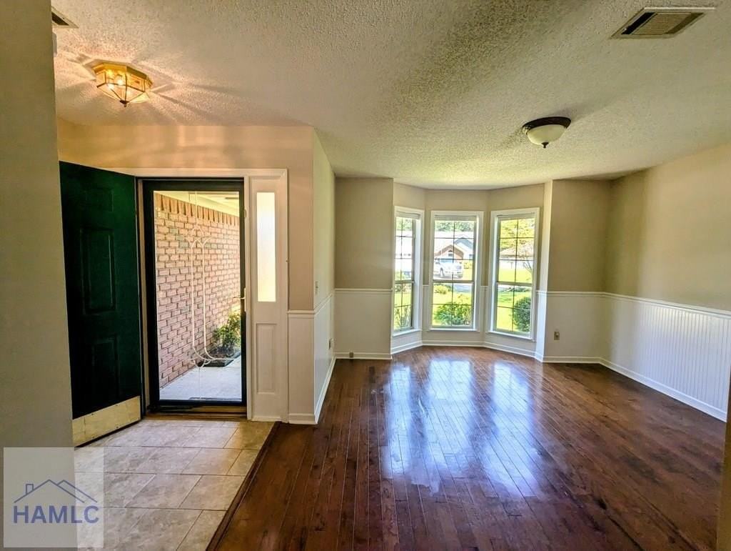 805 Winchester Rd - Photo 2 of 6