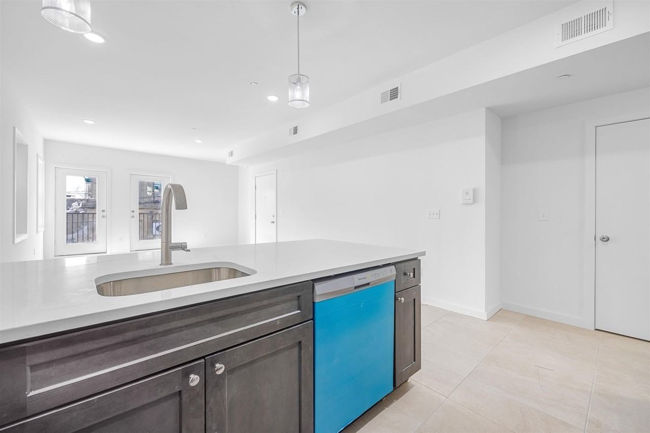418 11th St #FL3 - Photo 4 of 23
