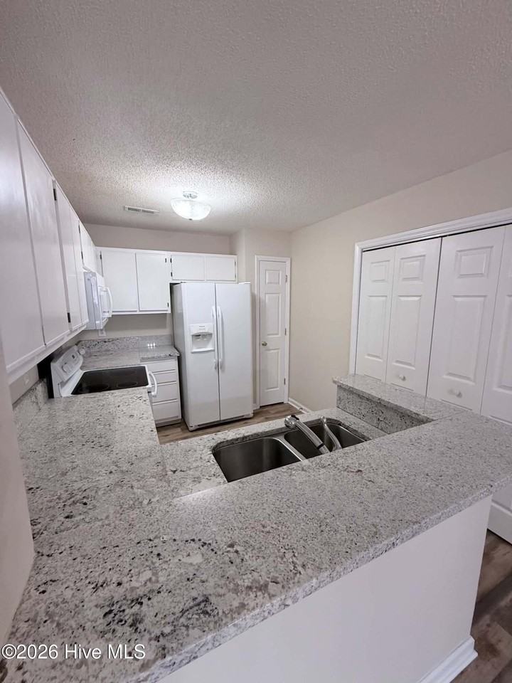 110 Breezewood Dr #H - Photo 5 of 12