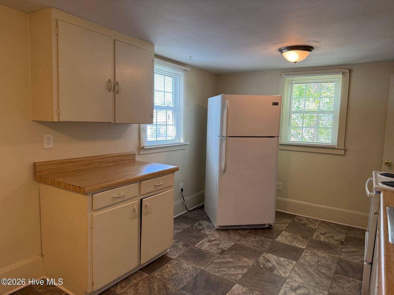 143 Chaney Ave #B - Photo 2 of 10