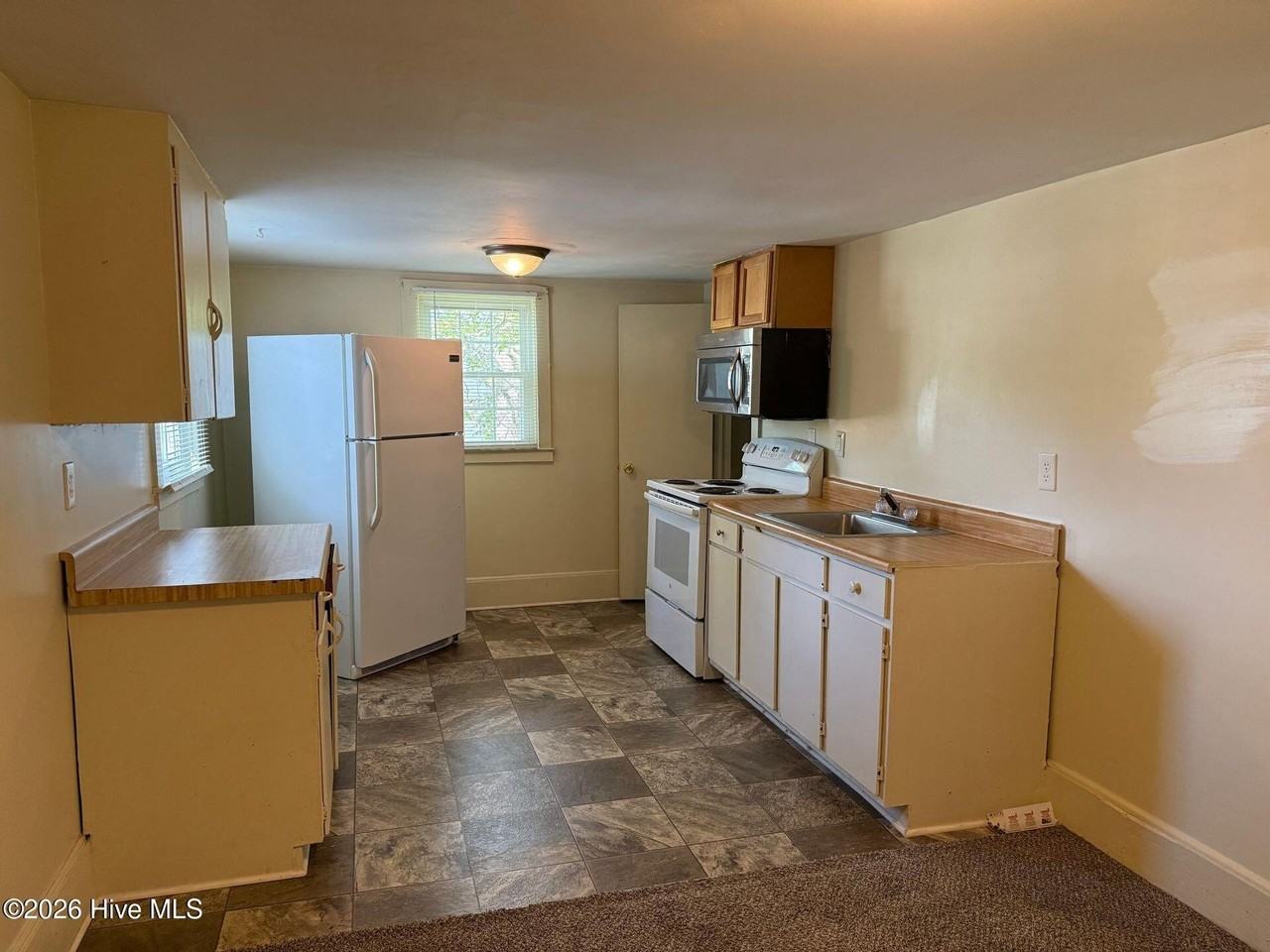 143 Chaney Ave #B - Photo 3 of 10