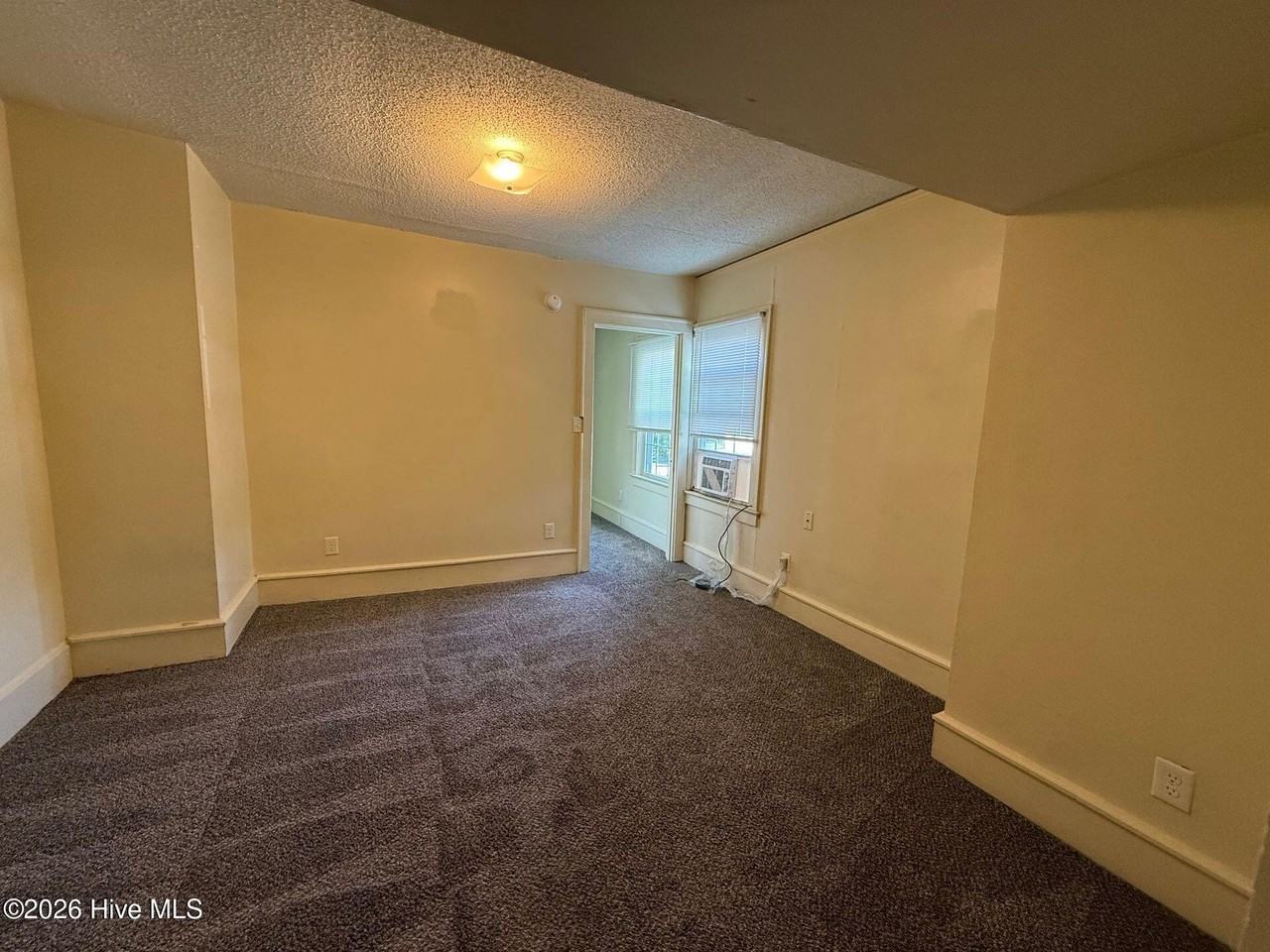 143 Chaney Ave #B - Photo 4 of 10