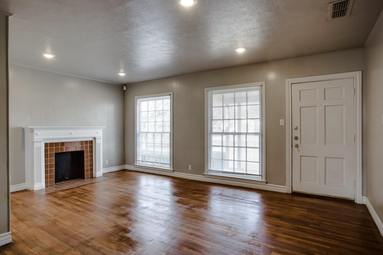 2419 32nd St - Photo 5 of 13