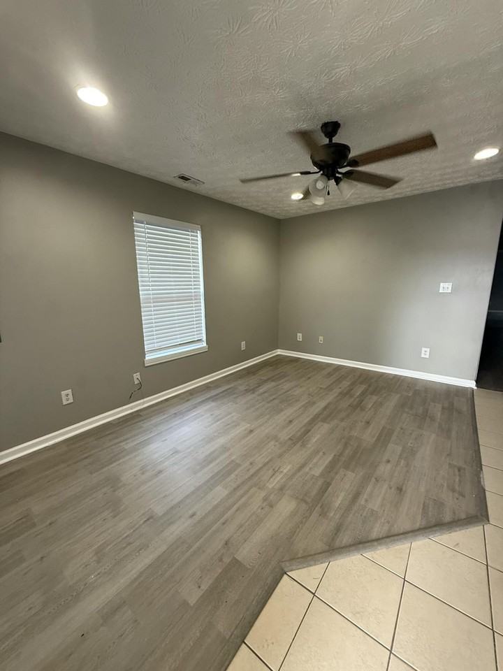 407 Ash St - Photo 2 of 15