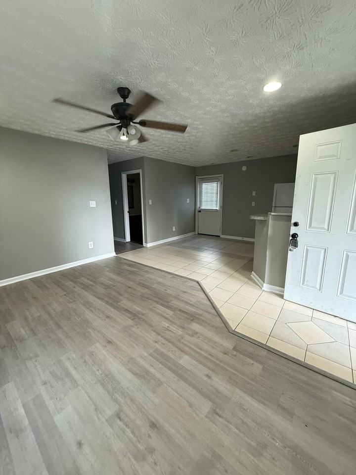 407 Ash St - Photo 3 of 15