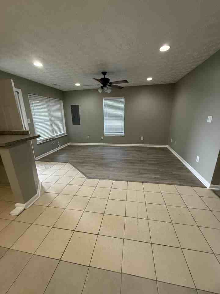 407 Ash St - Photo 4 of 15