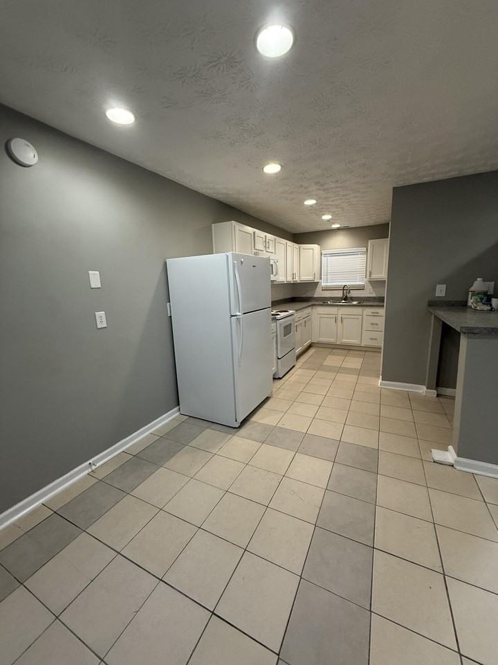 407 Ash St - Photo 5 of 15