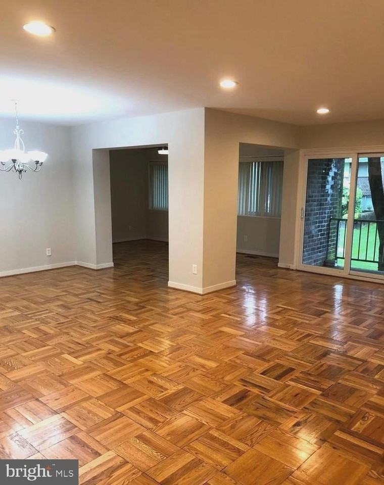 14 Stonehenge Cir - Photo 3 of 36