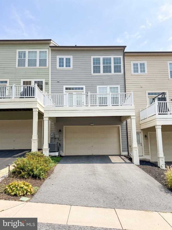 7724 Water St - Photo 2 of 23