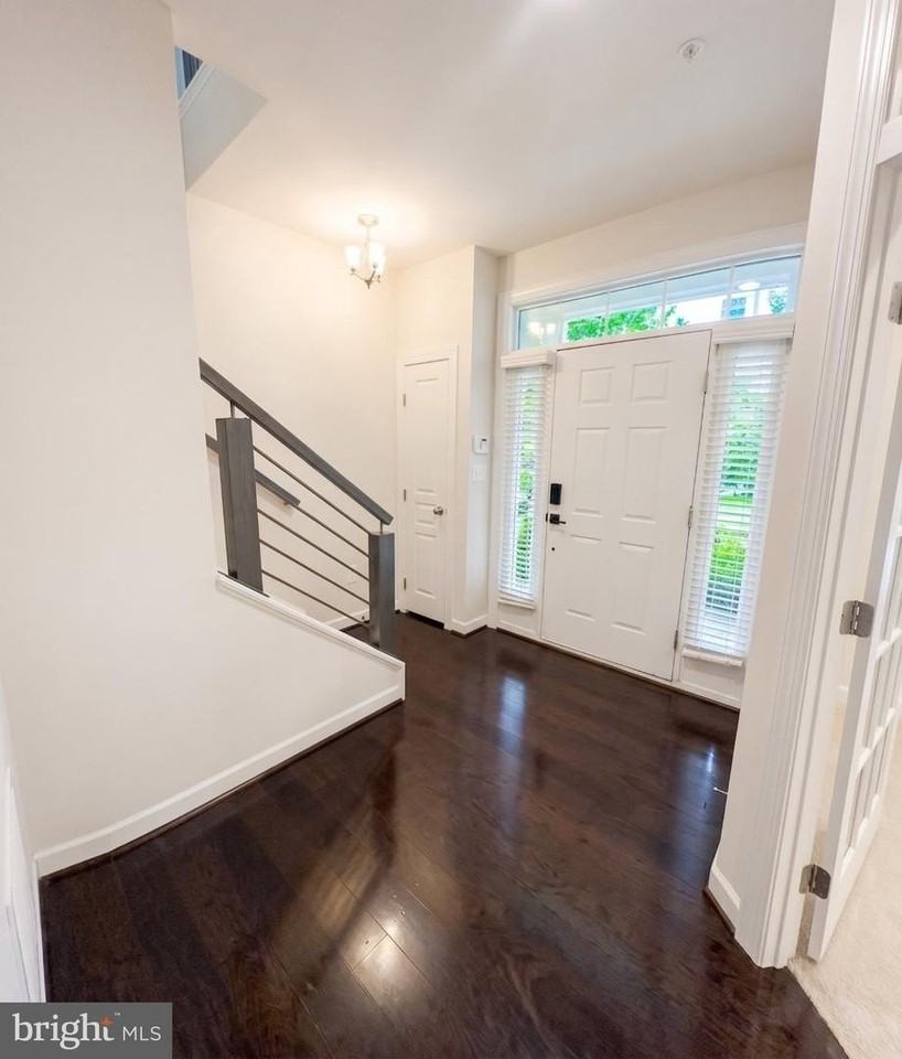 7724 Water St - Photo 3 of 23
