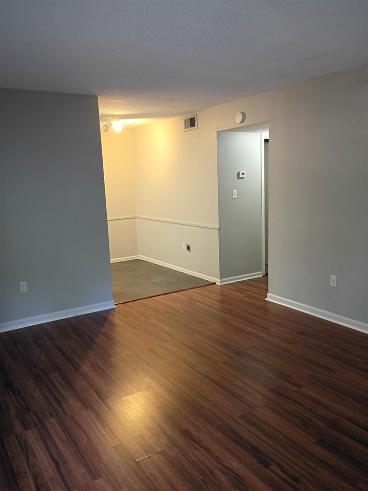 32 S Tucker St