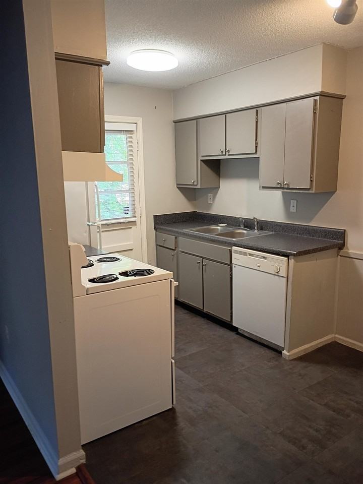 32 S Tucker St - Photo 3 of 12