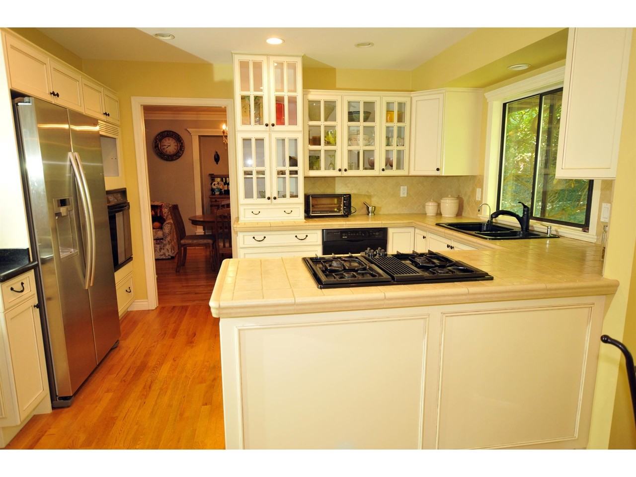 14084 28 Avenue - Photo 2 of 10