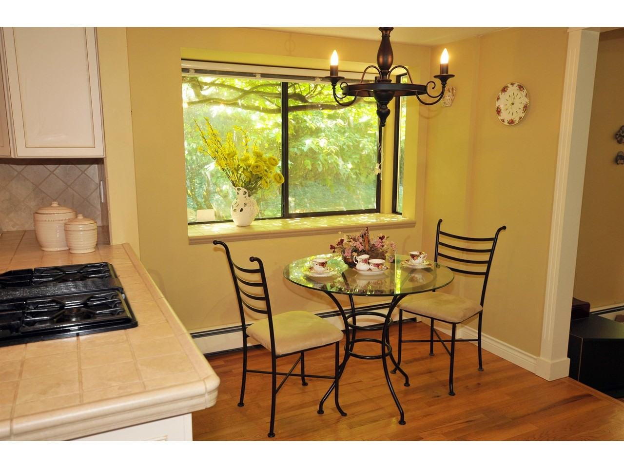 14084 28 Avenue - Photo 4 of 10