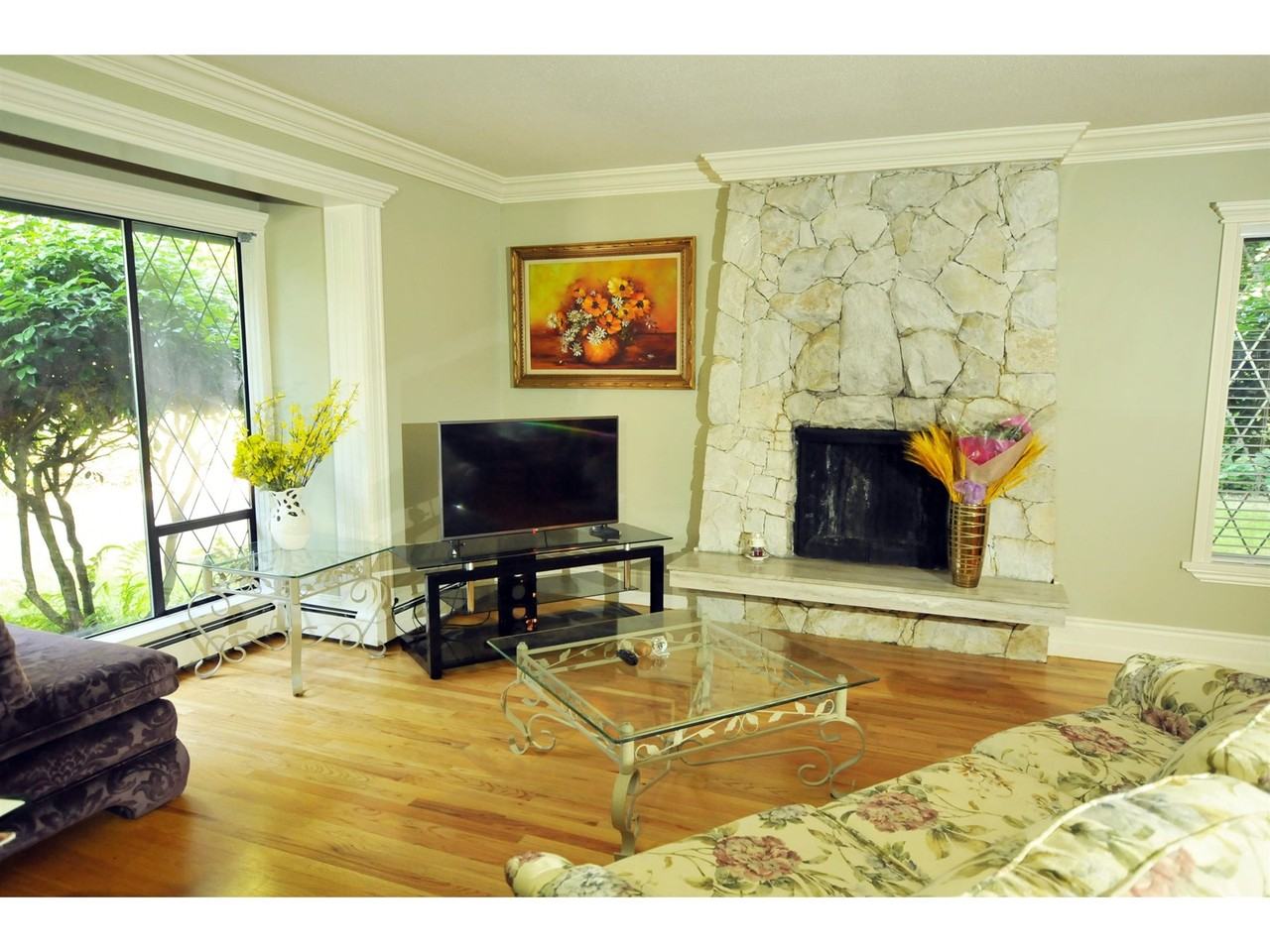 14084 28 Avenue - Photo 5 of 10