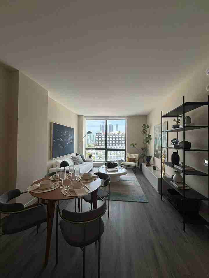 109 Northwest 24th Street #A1 - Photo 5 of 12