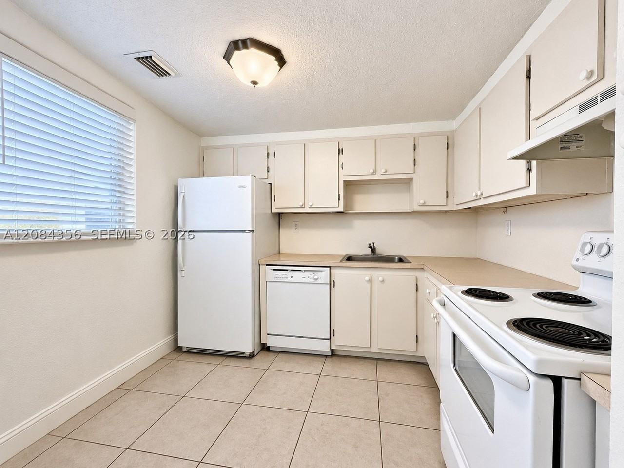 13707 Kendale Lakes Cir #109 - Photo 4 of 16