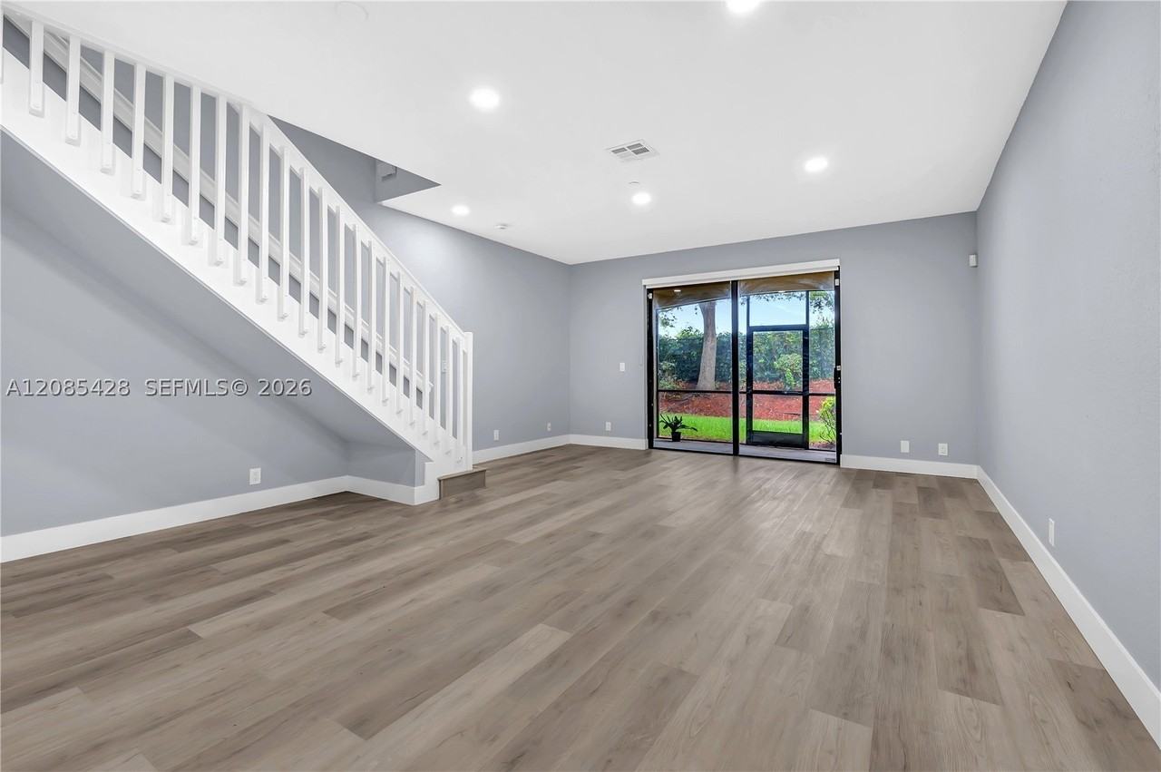 4238 Vineyard Cir #4238 - Photo 6 of 32