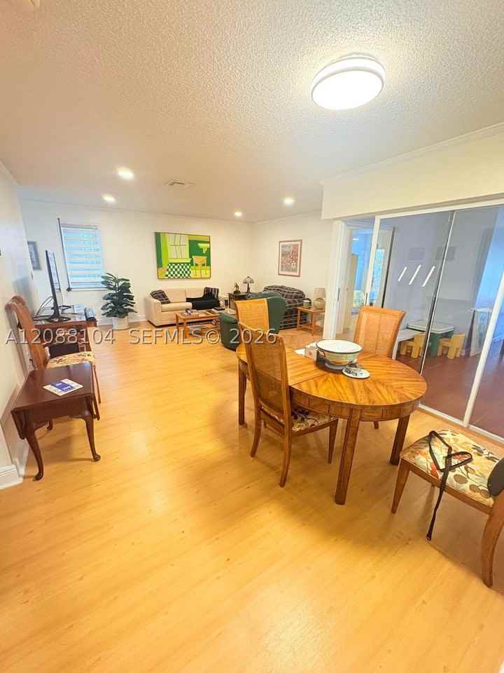 927 Nw 106th Avenue Cir #927 - Photo 4 of 13