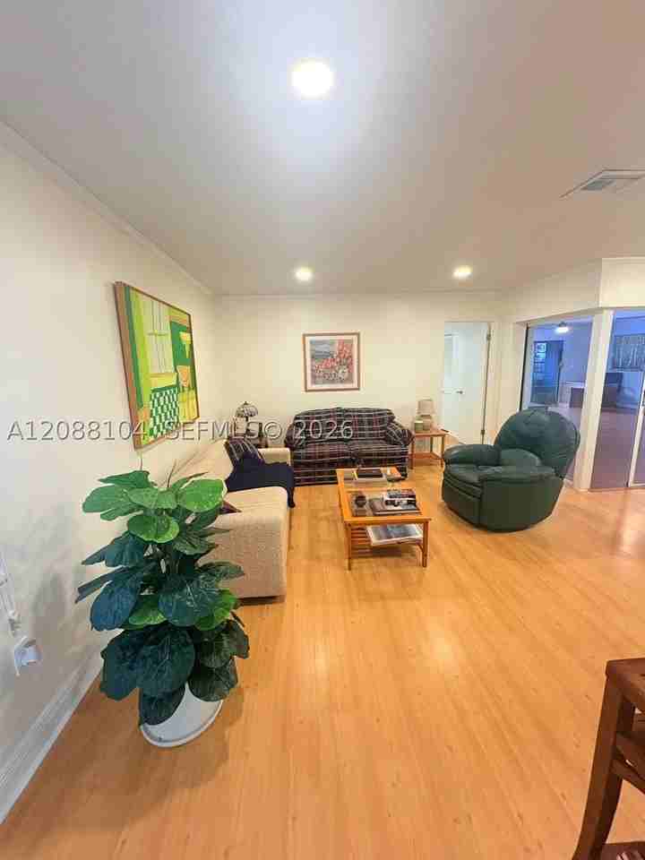 927 Nw 106th Avenue Cir #927 - Photo 6 of 13
